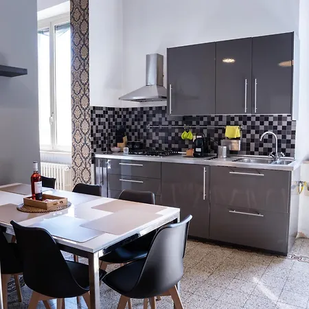 公寓 Elegante Vista Mare Con 4 Camere, Balconi E Ascensore Centro