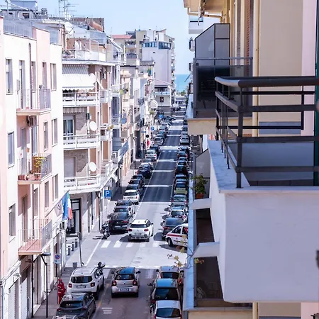 Elegante Vista Mare Con 4 Camere, Balconi E Ascensore Centro